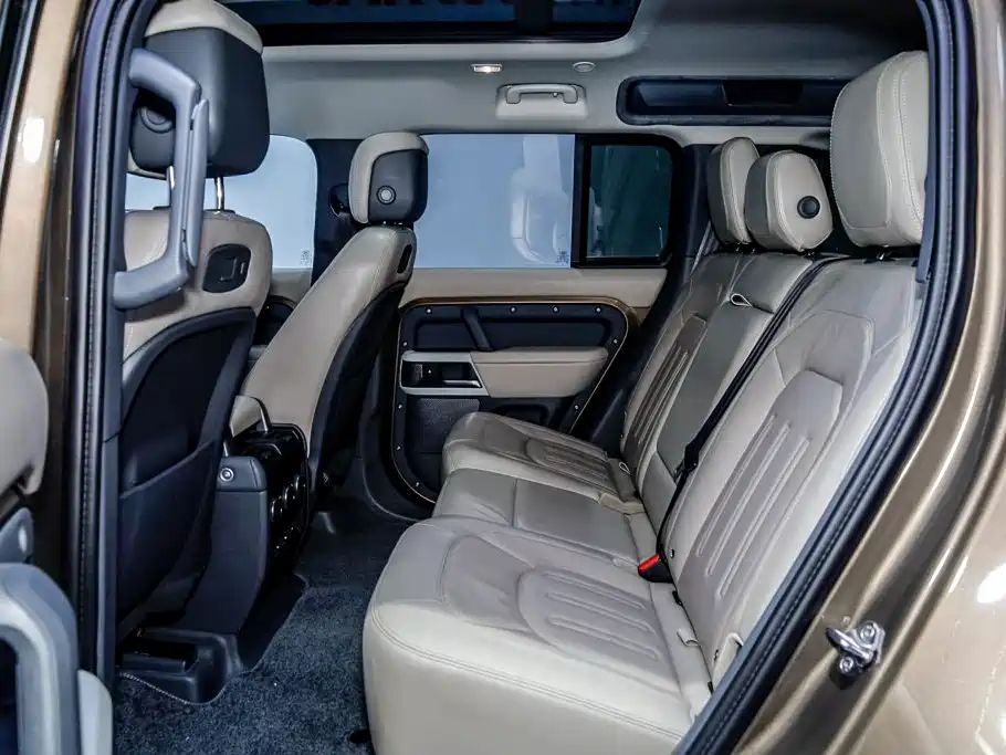 Land Rover Defender 2020 — фото 18