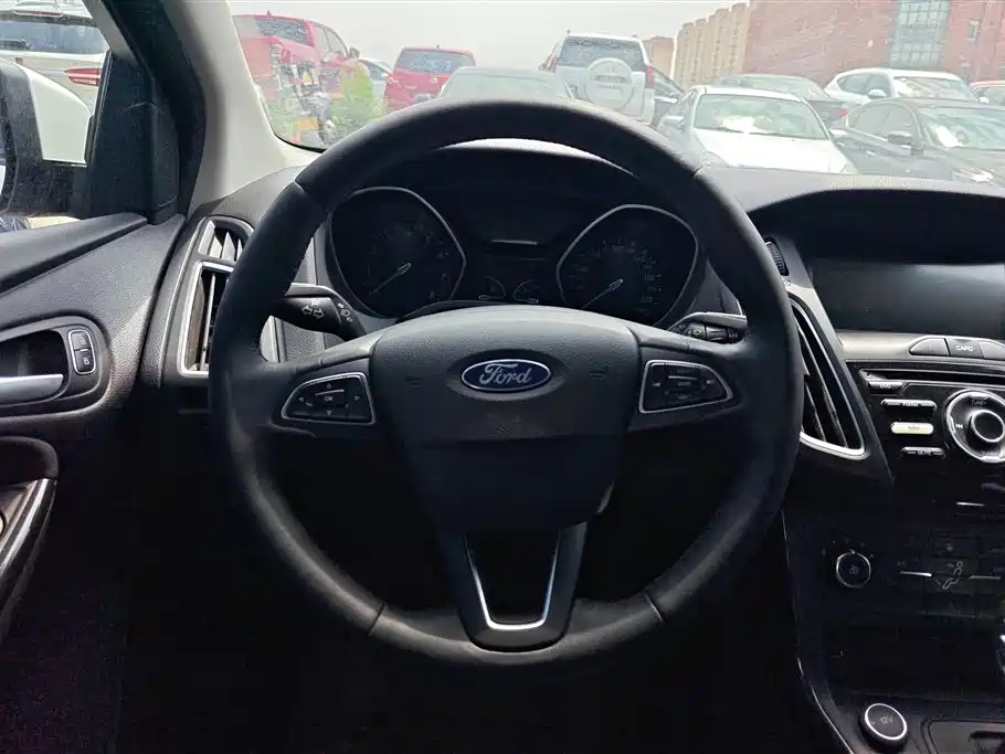 Ford Focus 2018 — фото 15
