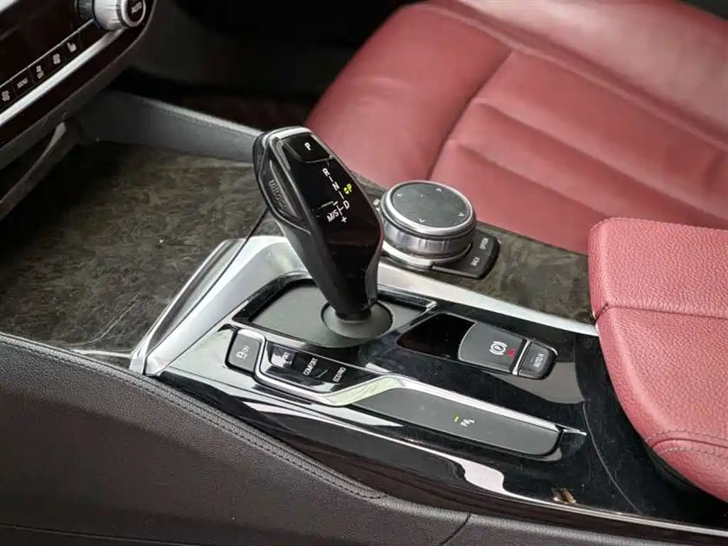 BMW 5 Series 2020 — фото 11