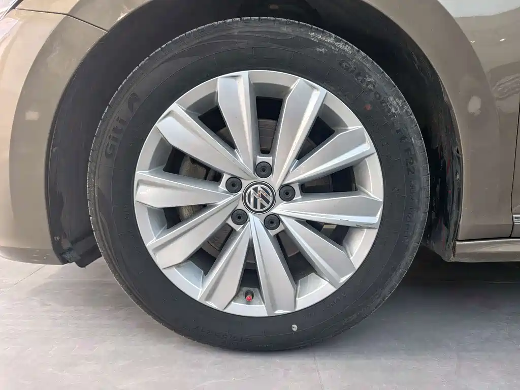 Volkswagen Passat 2019 — фото 8