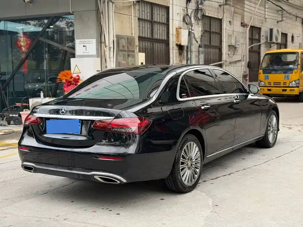 Mercedes-Benz E-Class 2017 — фото 12