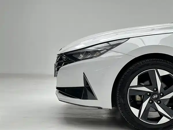 Hyundai Elantra 2022