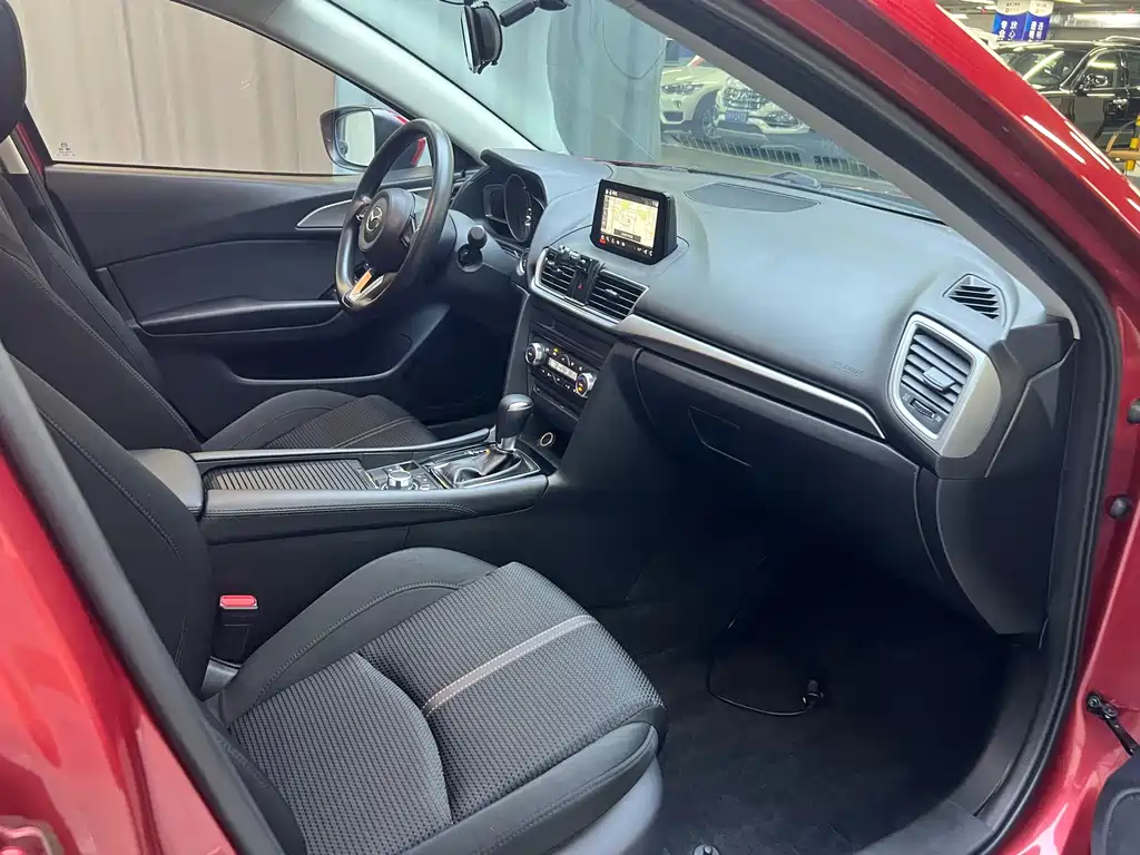 Mazda 3 Axela 2017 — фото 12