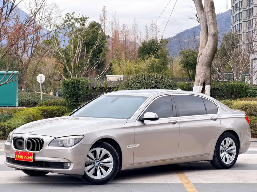 BMW 7 Series 2012 — фото 1