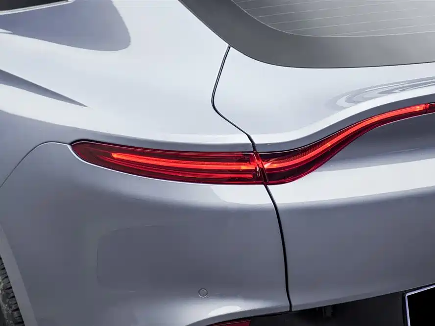 Aston Martin DBX 2023 — фото 7