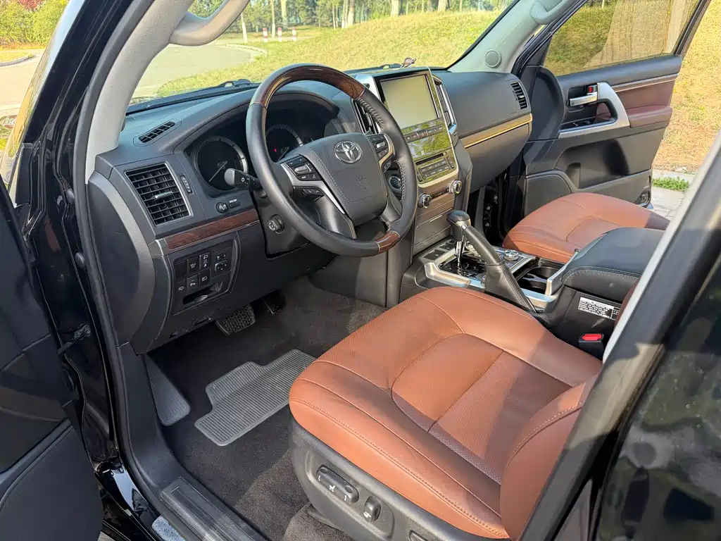 Toyota Land Cruiser 2020 — фото 15