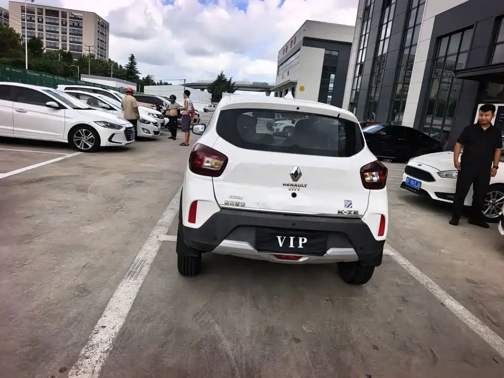 Renault Eno 2019 — фото 13