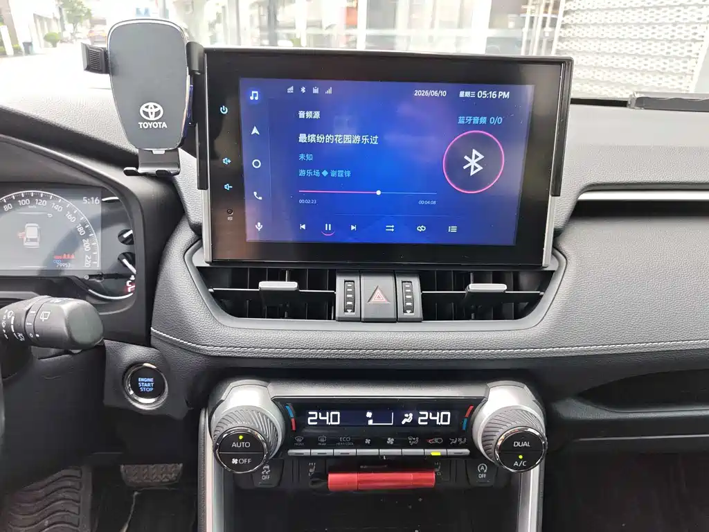 Toyota RAV4 2022 — фото 12