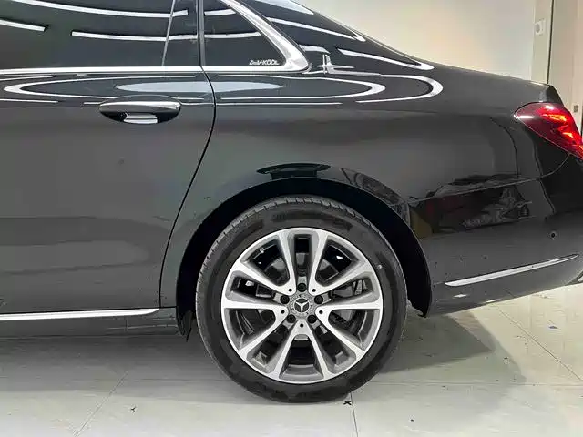 Mercedes-Benz E-Class 2020 — фото 18