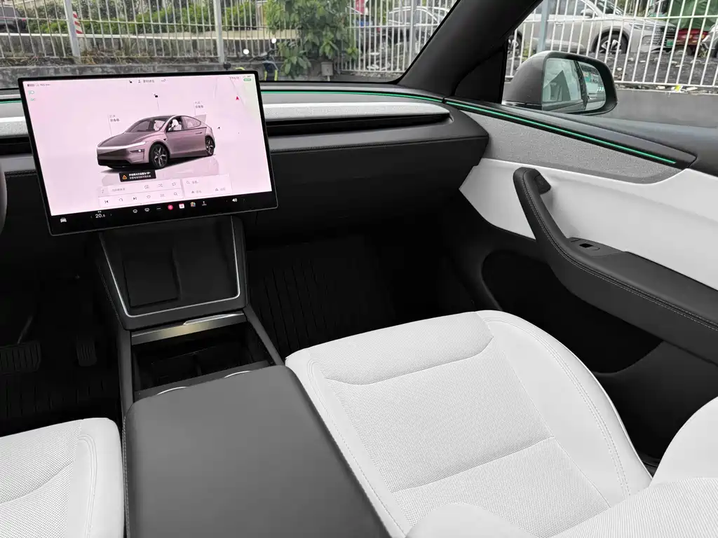 Tesla Model Y 2026 — фото 13