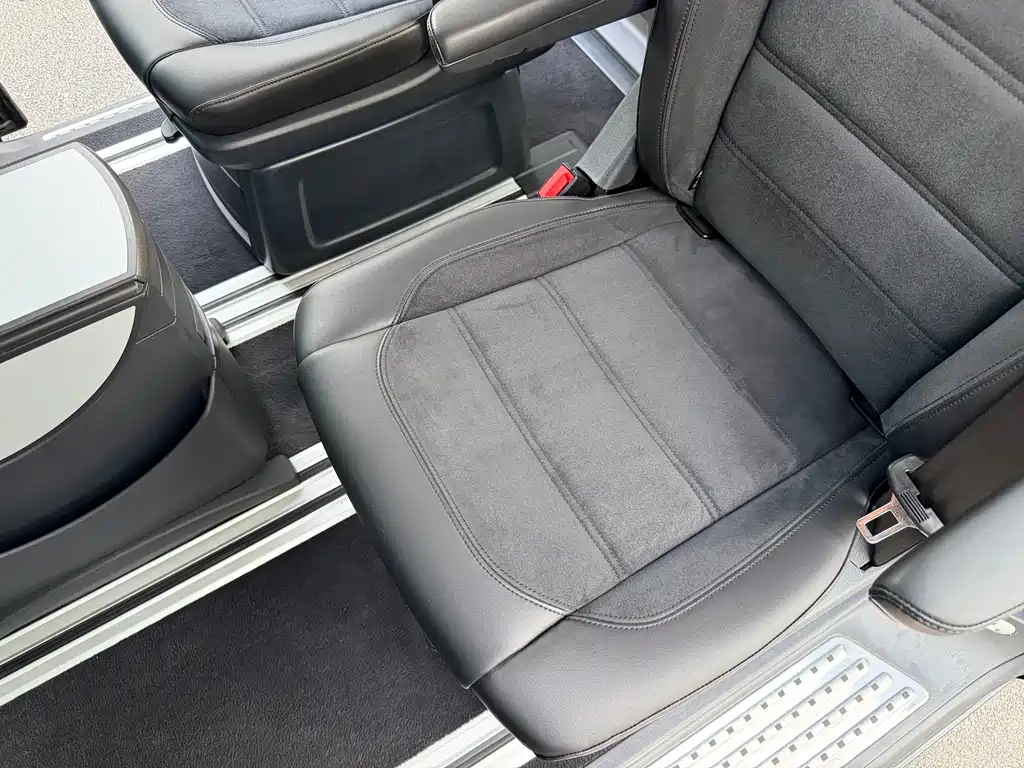 Volkswagen Multivan 2018 — фото 17