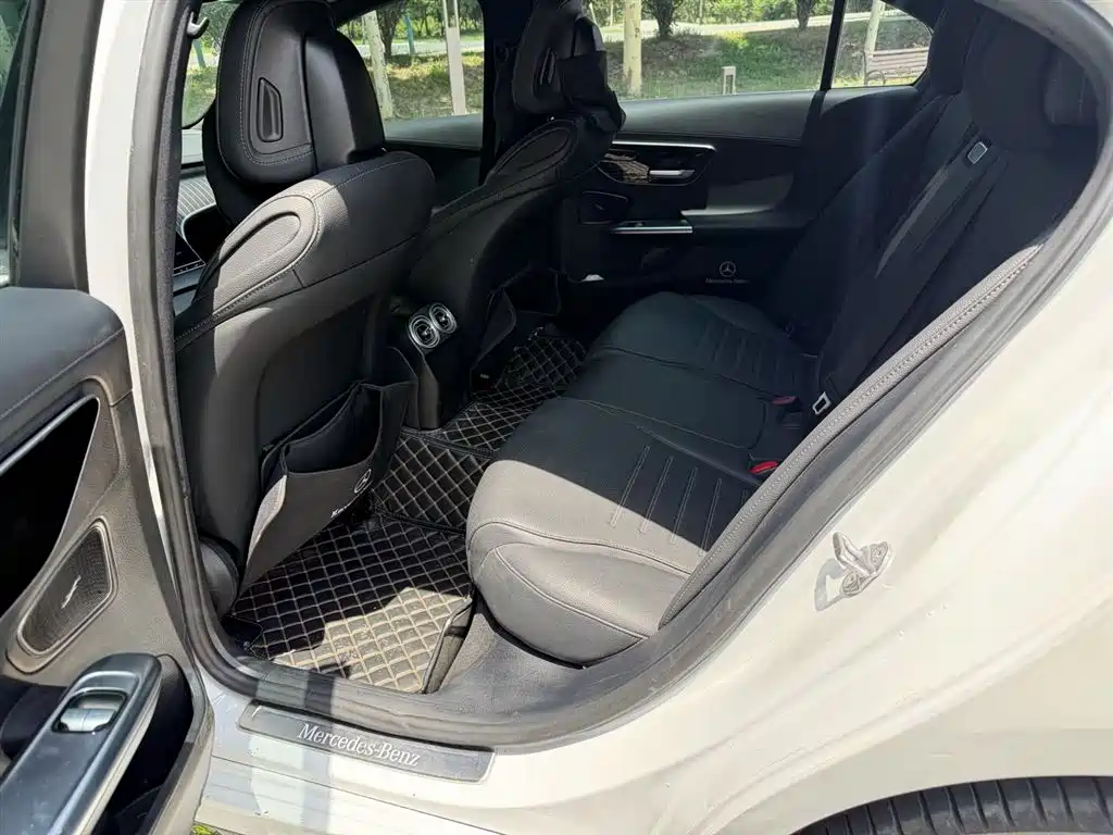 Mercedes-Benz C-Class 2023 — фото 5