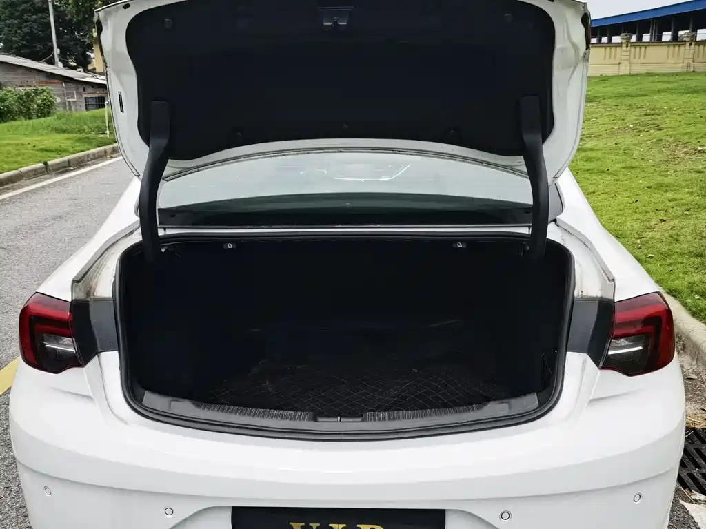 Buick Regal 2018 — фото 17
