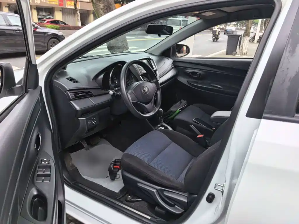 Toyota Yaris L 2019 — фото 16