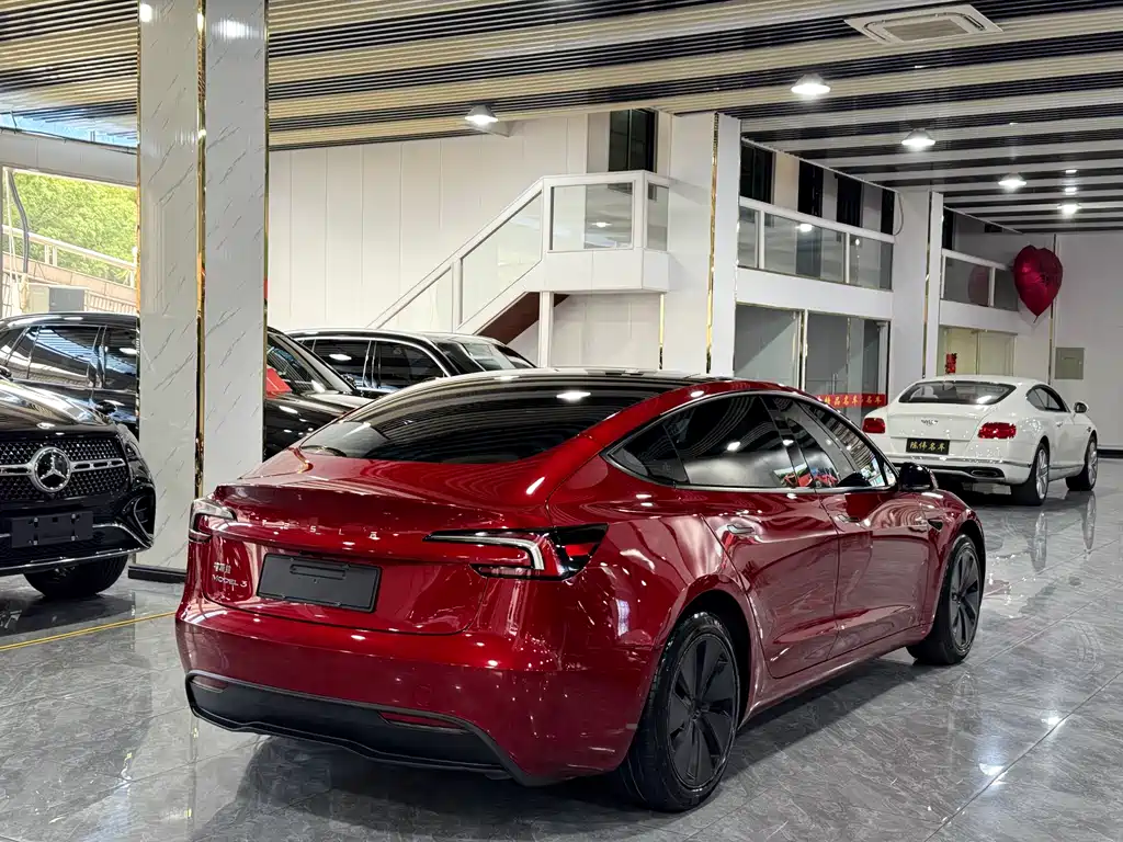 Tesla Model 3 2024 — фото 12