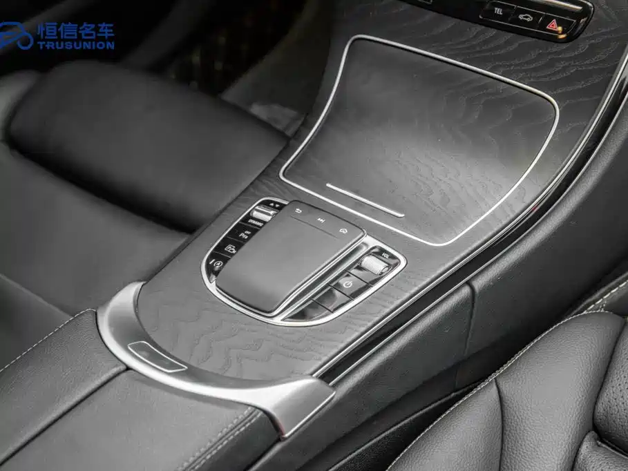 Mercedes-Benz C-Class 2019 — фото 19
