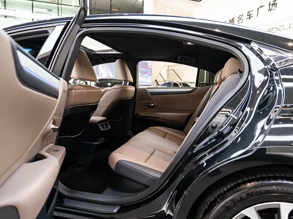 Lexus ES 2025 — фото 10