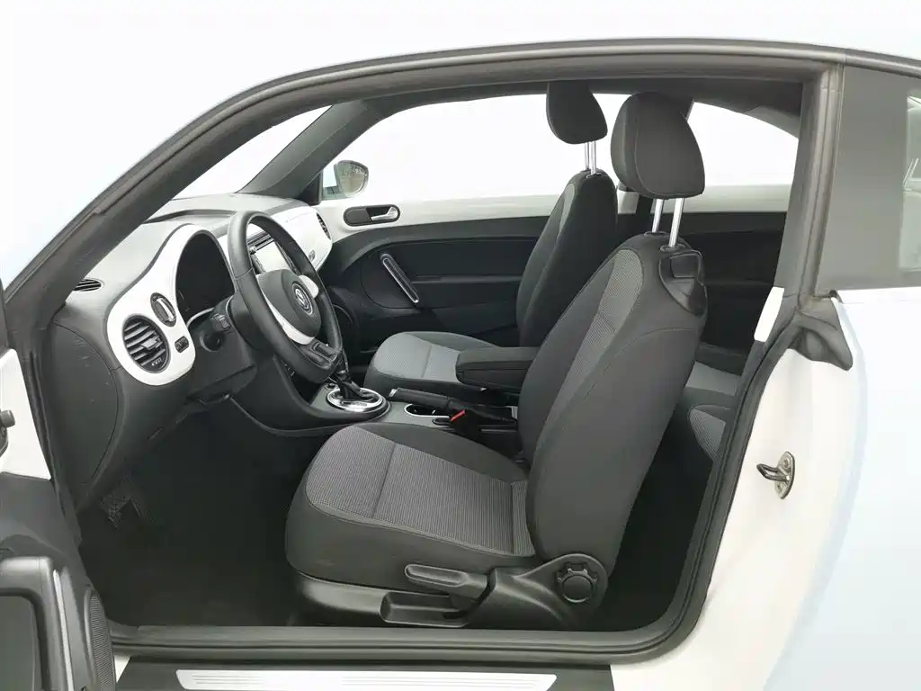 Volkswagen Beetle 2015 — фото 10