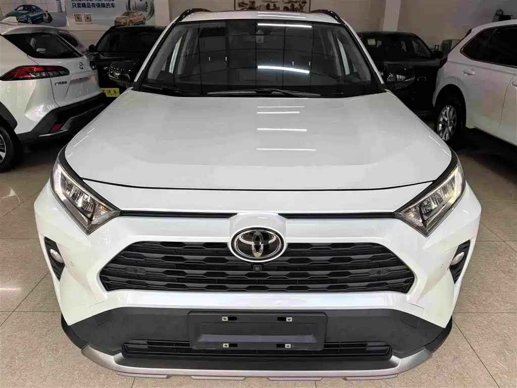 Toyota RAV4 2022 — фото 2