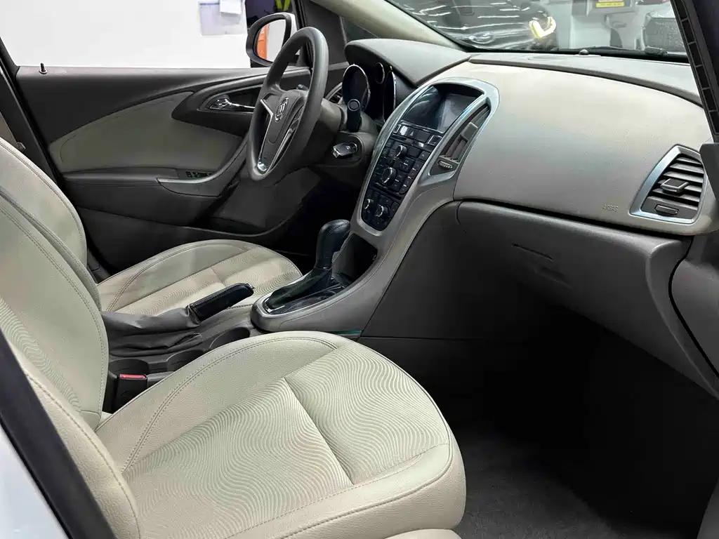 Buick Excelle 2013