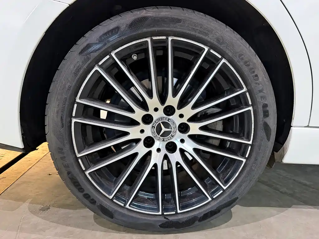 Mercedes-Benz C-Class 2023 — фото 17