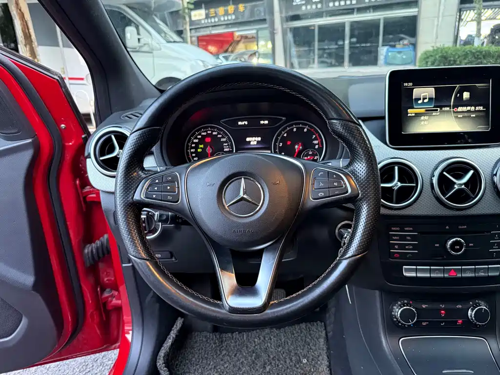 Mercedes-Benz B-Class 2015 — фото 16