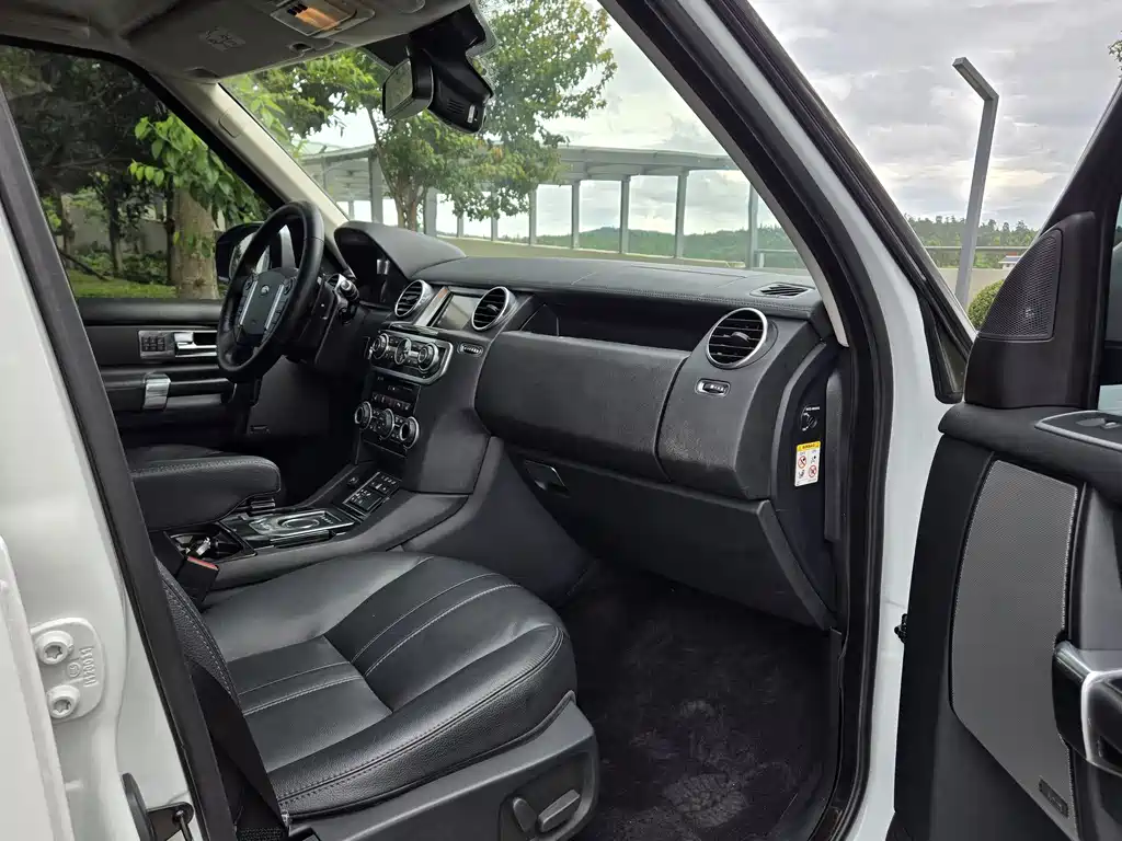Land Rover Discovery 2014 — фото 12