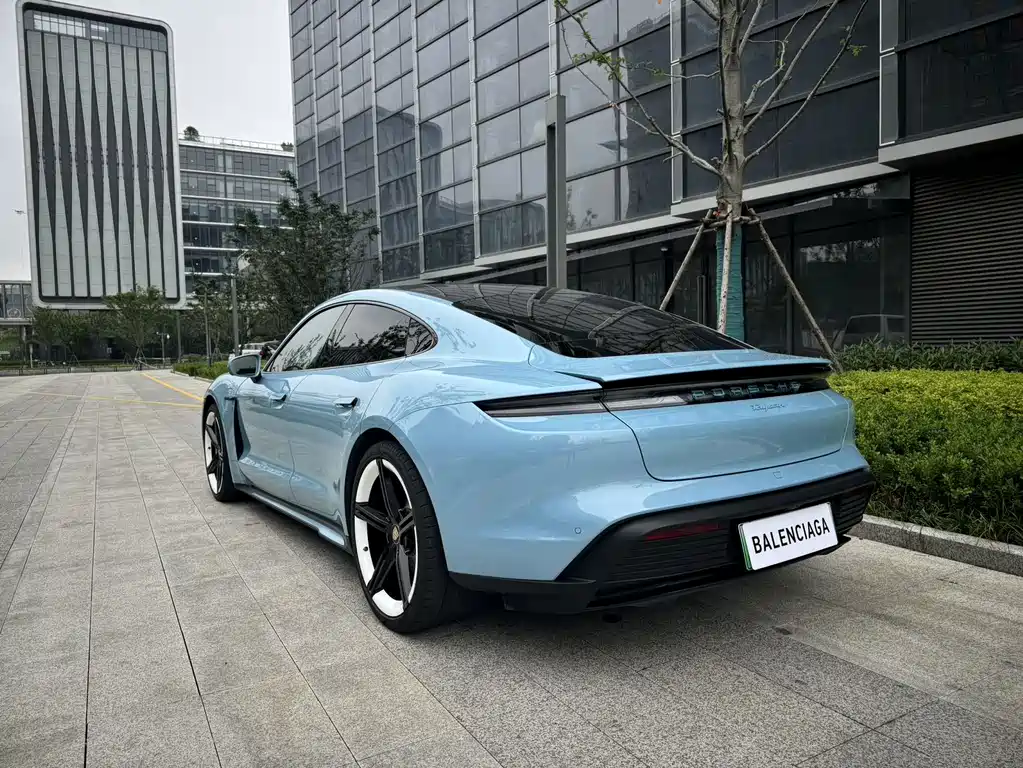 Porsche Taycan 2022