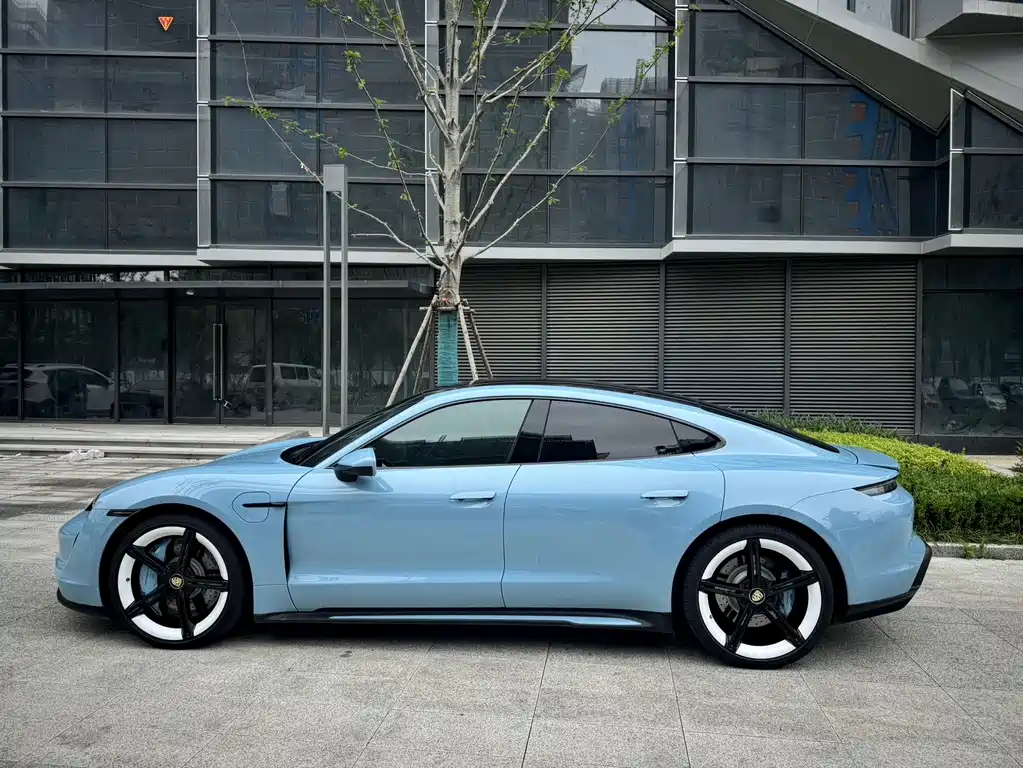 Porsche Taycan 2022