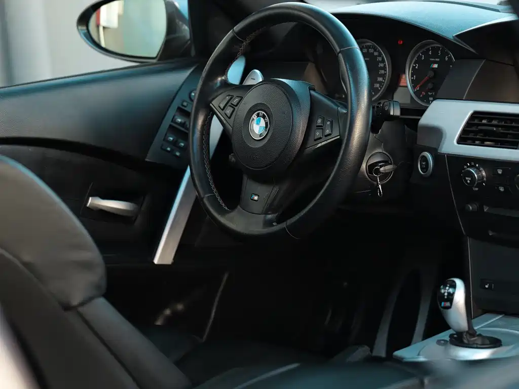 BMW M5 2005 — фото 10