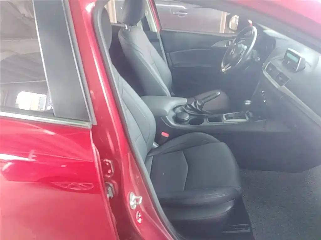 Mazda 3 Axela 2018 — фото 25