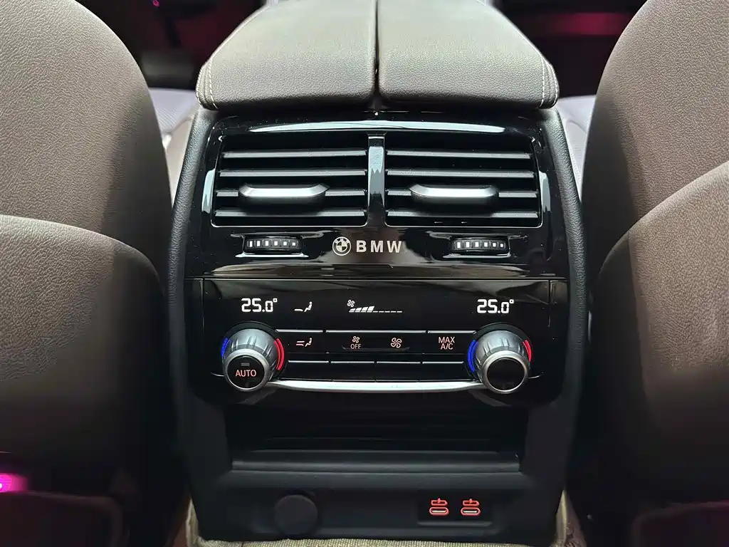 BMW 5 Series 2023 — фото 11