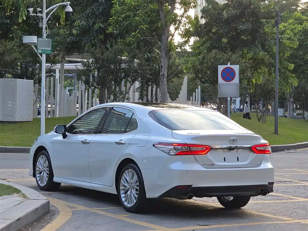 Toyota Camry 2020 — фото 23