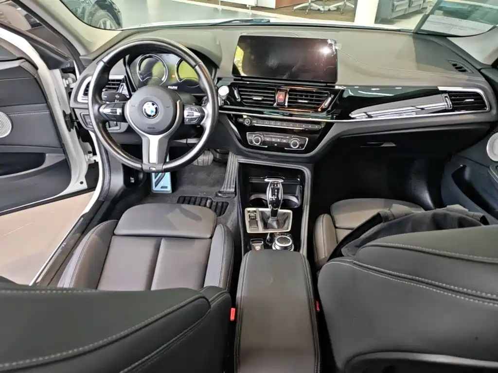 BMW 1 Series 2021 — фото 10