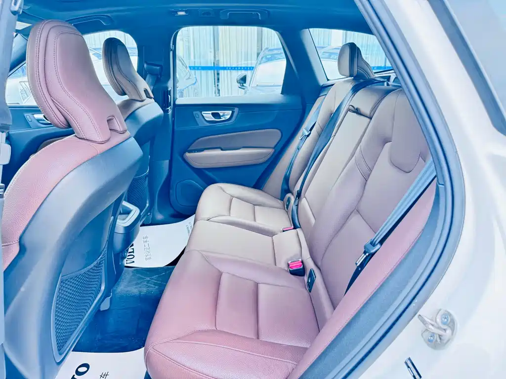 Volvo XC60 2024 — фото 12