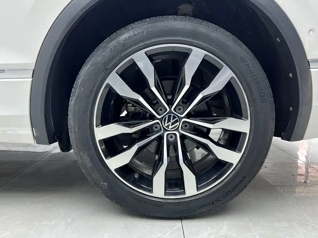 Volkswagen Tiguan L 2021 — фото 15