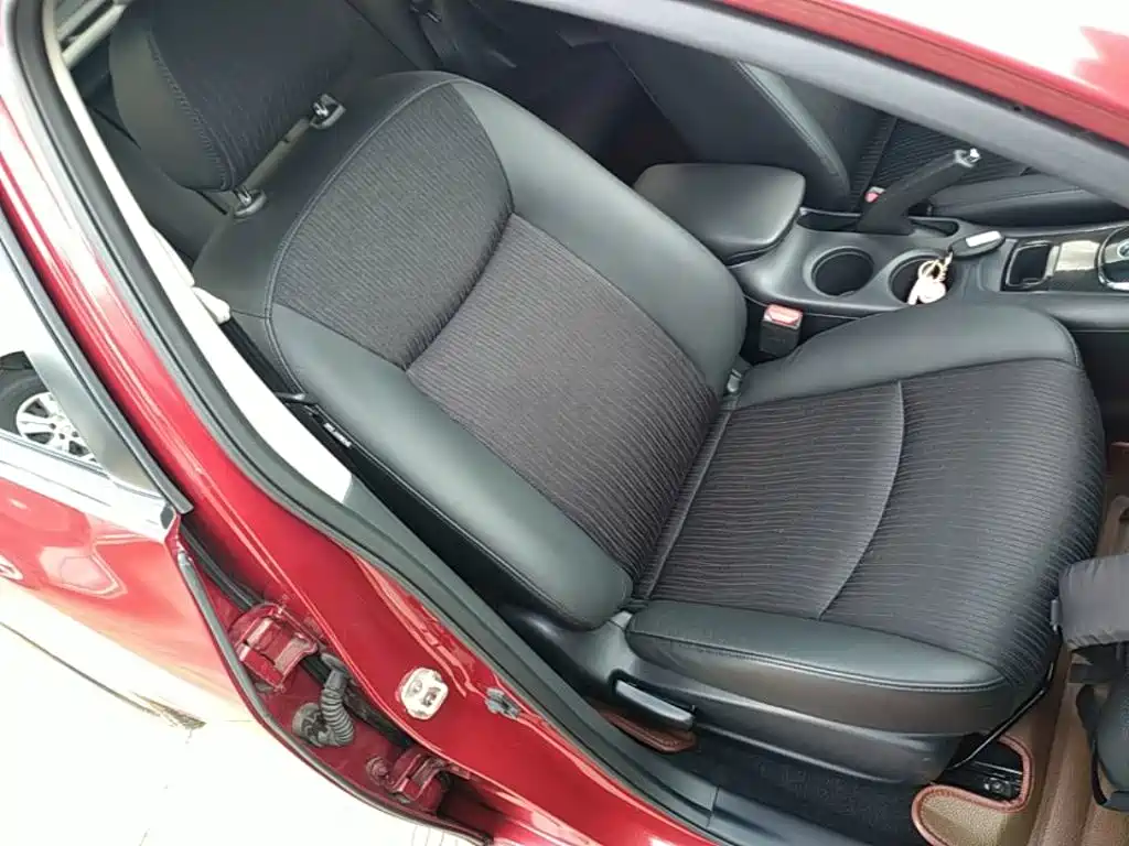 Nissan Tiida 2015 — фото 25
