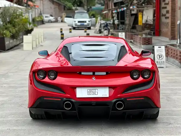 Ferrari F8 2022