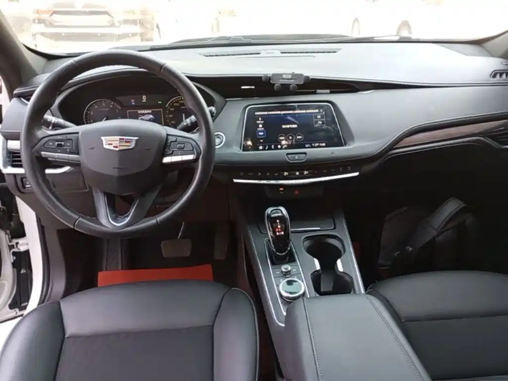 Cadillac XT4 2020 — фото 10