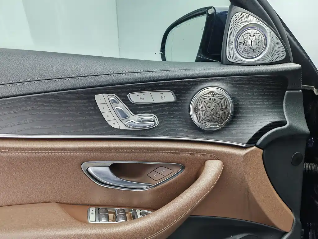 Mercedes-Benz E-Class 2019 — фото 18