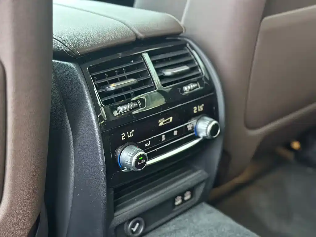 BMW 5 Series 2022 — фото 13