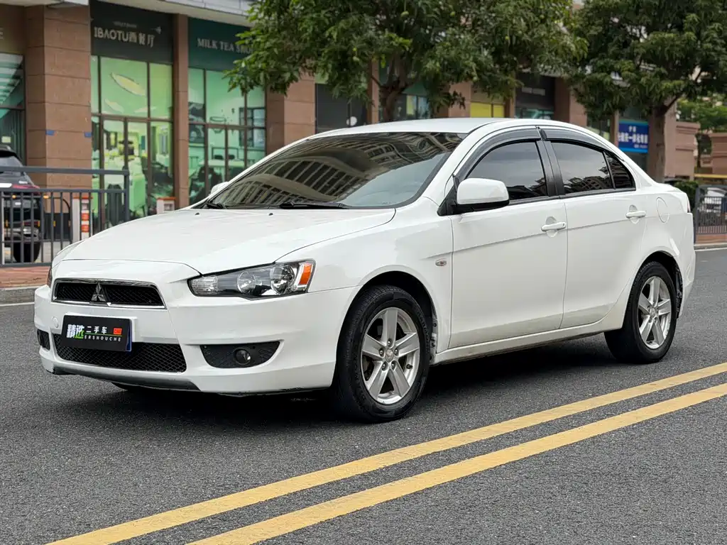 Mitsubishi Lancer EX 2011 — фото 1