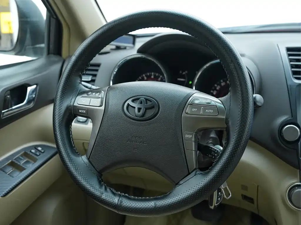 Toyota Highlander 2010 — фото 20