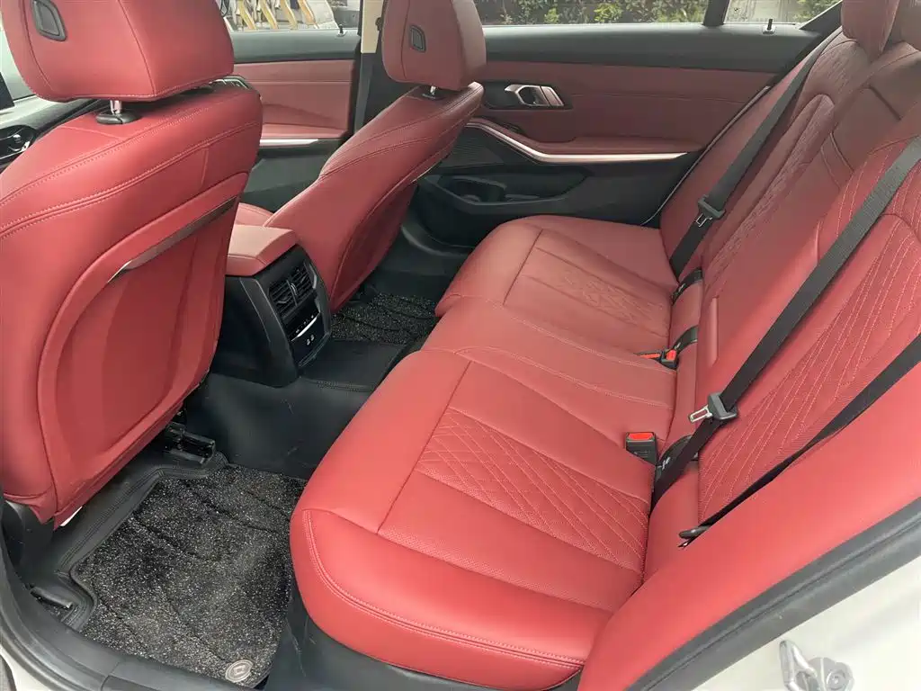 BMW 3 Series 2025 — фото 11