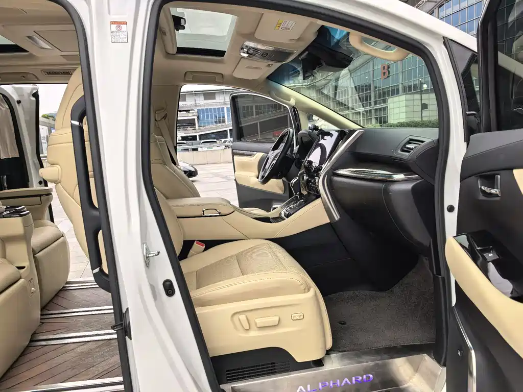 Toyota Alphard 2021 — фото 13
