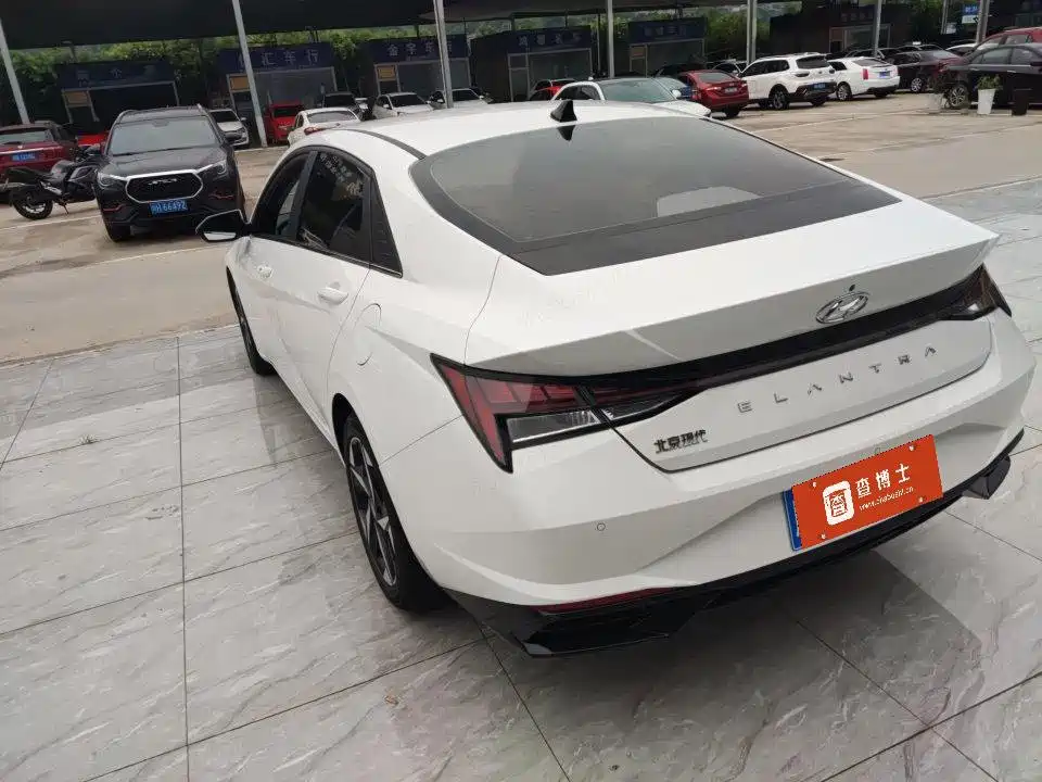 Hyundai Elantra 2023 — фото 3