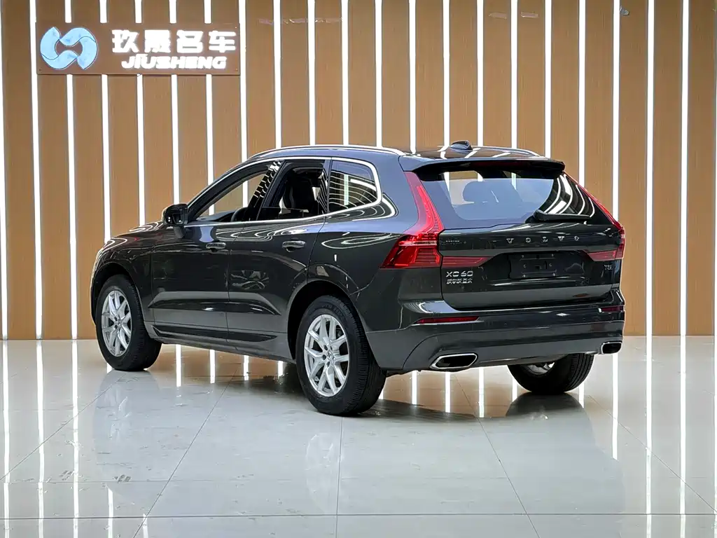 Volvo XC60 2018 — фото 16