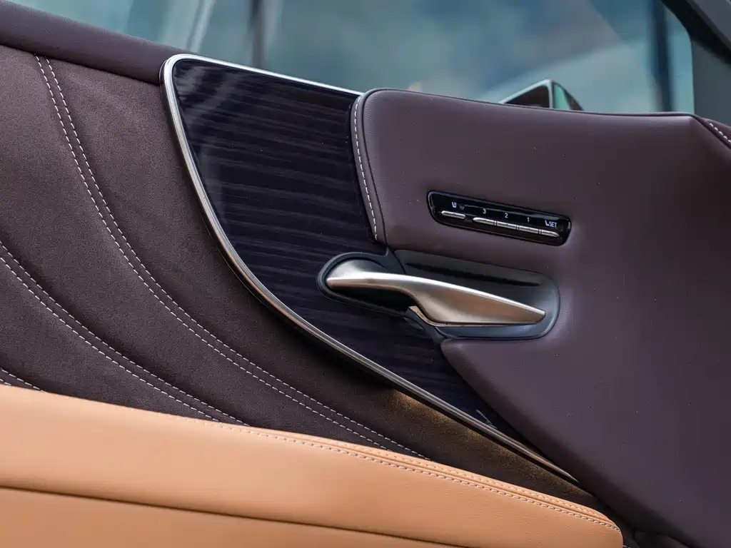 Lexus LS 2020 — фото 19