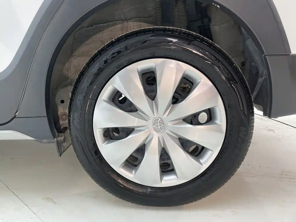Toyota Yaris L 2023 — фото 27