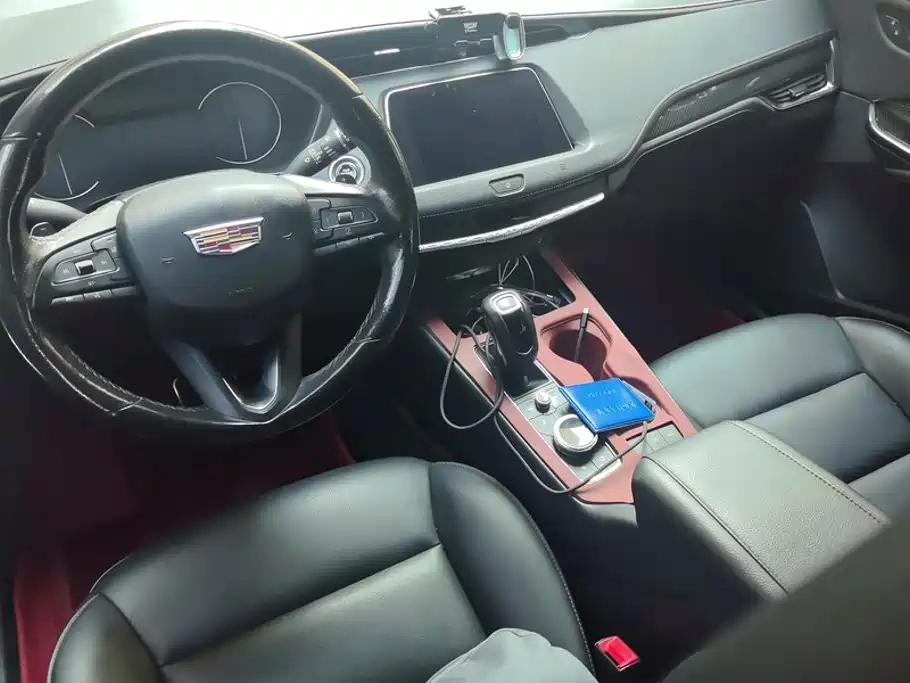 Cadillac XT4 2019 — фото 12